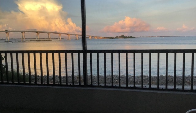 Beautiful Views Just Steps to the gulf!
