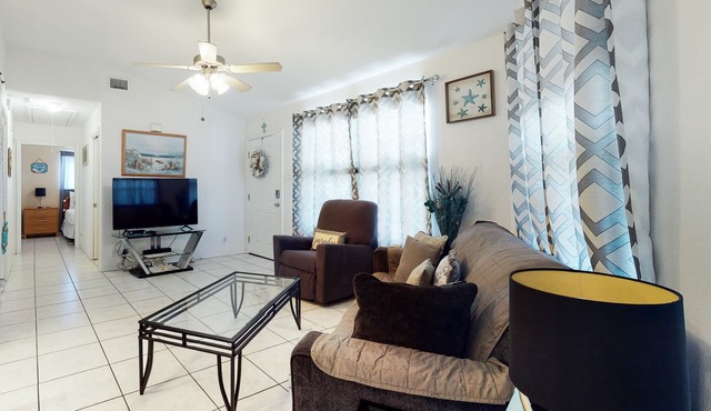 Beautiful waterfront home w/private dock, shared pool/hot tub - 1 dog OK
