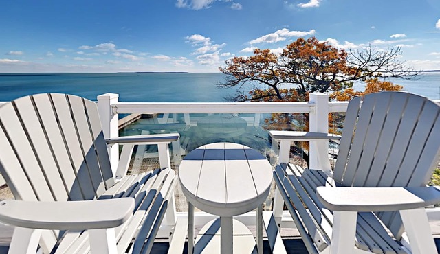 Beautiful Waterfront Put-in-Bay Condo - 12 max - Search Stops Here! - CON 201 in Put In Bay