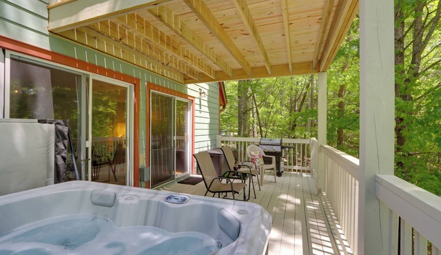 Blue Ridge Getaway w/Hot Tub & Seasonal View!