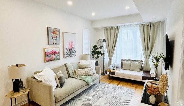 Boho Chic Markham Family Stay, Special Summer Price!