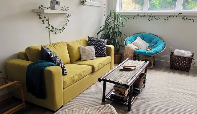 Boho-chic Spacious Basement Apartment