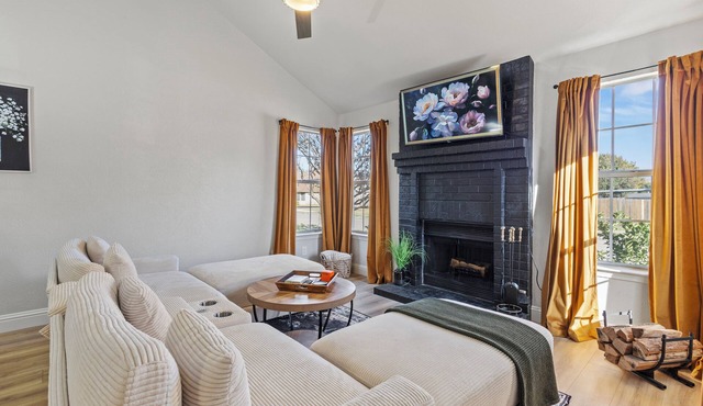 Bond Haven: Bright & Inviting Family-Friendly Home