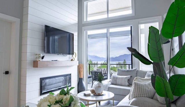 Brand New Penthouse with Lake & Mtn Views