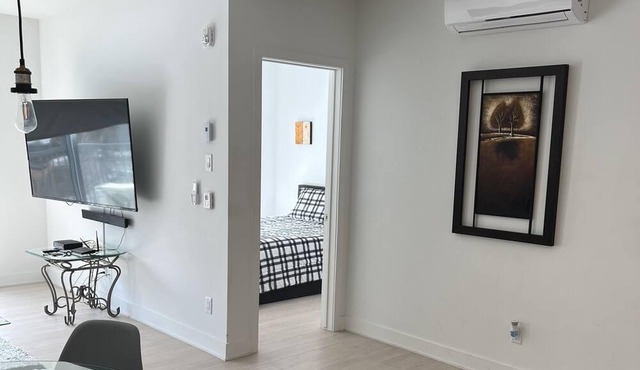 Brand New Condo | 1 Min From Subway & Bus Stop
