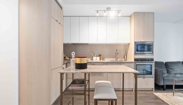 Brand new highrise condo steps away frm CN tower