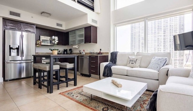 Brickell River LOFT/parking & 12 min to South Beach