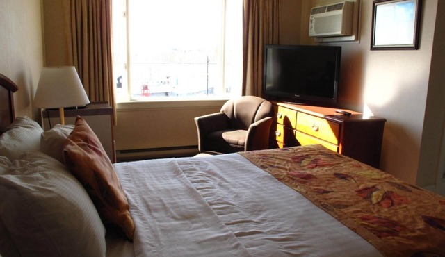 Brigantine Inn & Suites