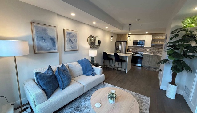 Bright 1 BR with waterview and 6 appliances
