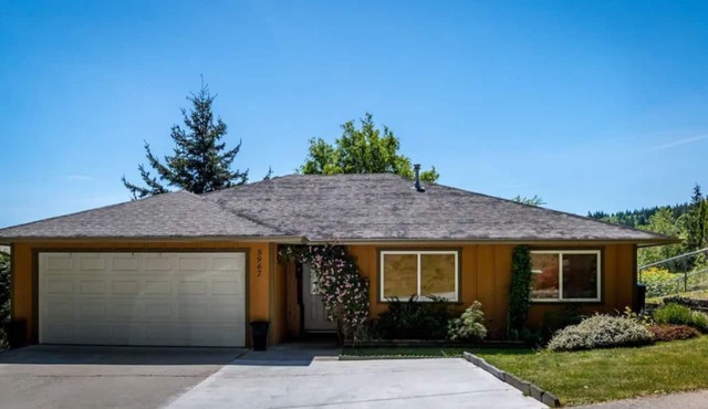 Bright And Spacious 3-Bedroom West Coast Rancher