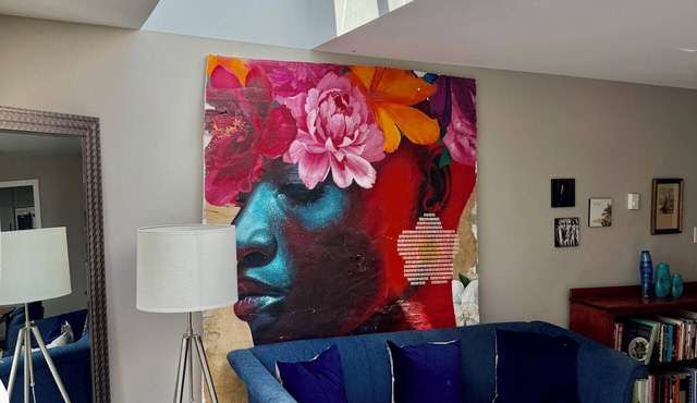 Bright, Art Filled 2Bed in the Heart of Coquitlam Parks, SkyTrain & Brewers Row
