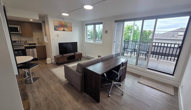 Bright & Spacious | Private |Clean | A/C | WiFi