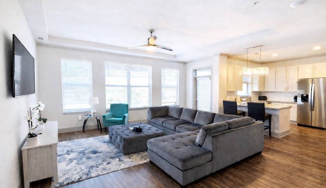 Buckhead Quarters - Spacious with Private Balcony