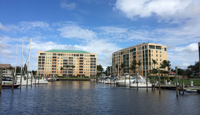 Burnt Store Marina- Harbor Towers, 2BR, Gulf View, Pool & Marina, Screen Lanai