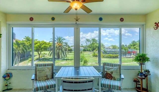 Burnt Store Marina 2 Bed/2 Bath beautiful 2nd Flr condo. Lanai golf course view.