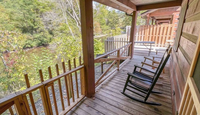 Cabin #3 - Riverfront w/Large Back Deck and more!
