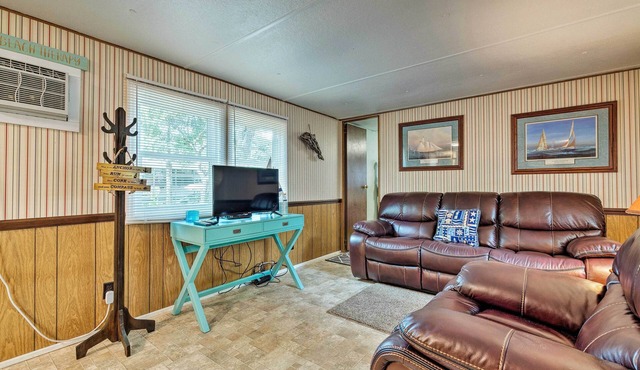 Cabin w/Fire Pit, Walk to Steinhatchee River!