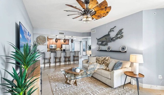 Cape Harbour Luxury Condo, 2 King Beds, Pool, Shops & Restaurants