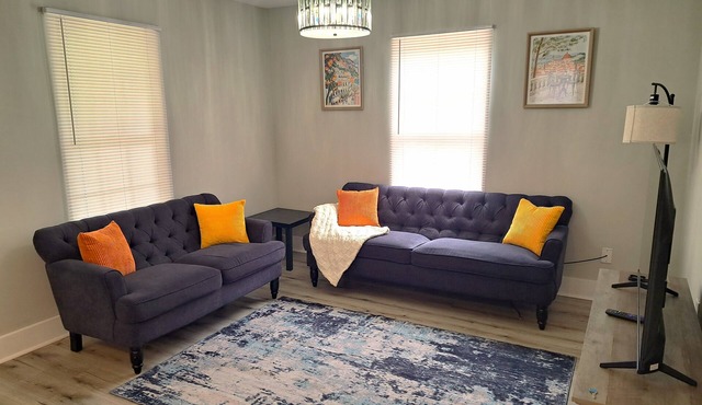 Casa Emily - 3-bedroom cottage in 30318 near Mercedes Benz Stadium