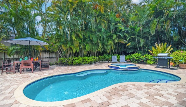 Casa Leone | Heated Pool & Spa, Pet Friendly, Putting Green