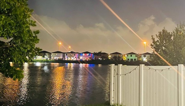 Casa moderna con vista al lago, ubicacion central