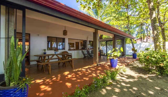 Casa Tortuga - Beautiful Spacious Beachfront House in Esterillos Oeste