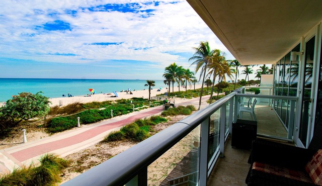 Castle BTH2 Beach Townhouse, Pool and Direct Beach Access from the unit! Gym, Tennis, Free Valet