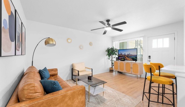Central 2BR king suite close to UT, Moody Center