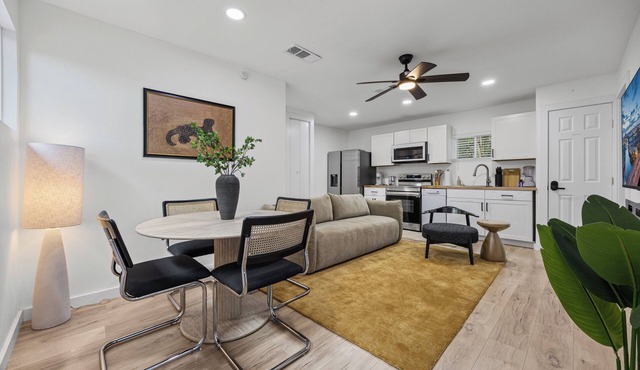 Central Austin Chic: Minutes to Downtown & Dining