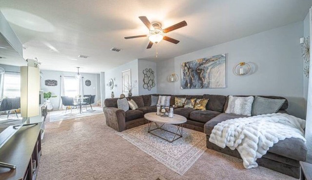 Central Location 3BR/2.5BA Near Lackland AFB, SeaWorld, Six Flags & Downtown
