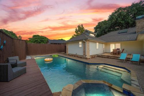 Central Plano 4-BD-2-BA Pool Retreat Sleeps 10