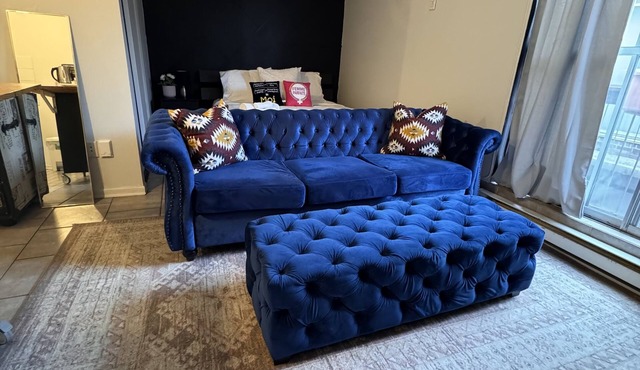 Central Studio /Near Metro /Queen Bed /Sleeps 2