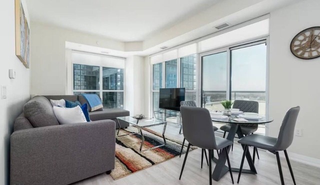 Central Toronto 2BR Escape with Fitness Access