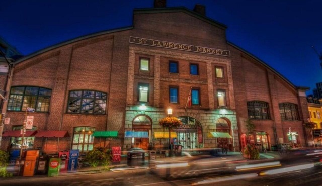 Central Toronto 2BR Near CN Tower and Transit