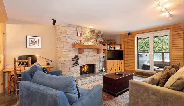 Central village condo w/hot tub & sauna
