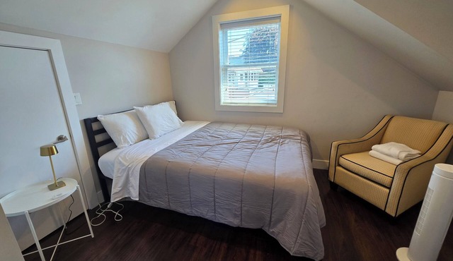 Centrally located 2 bedroom 1.5 bathroom, 15 mins to DT Vancouver