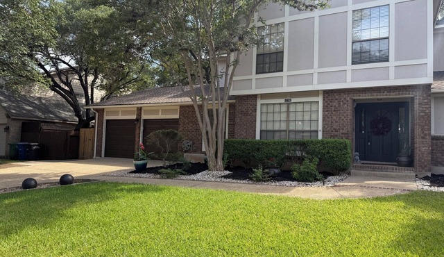 CENTRALLY LOCATED CLOSE TO AIRPORT & MCALLISTER PARK- 4 BR, 3.5 bath, 2800 SQ FT