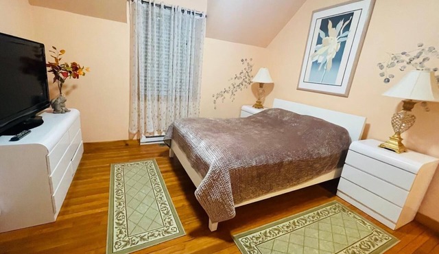 Charming 1-bedroom apartment in Carmel with WiFi, AC