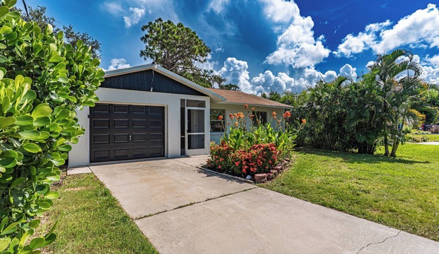 Charming 2-bedroom house in welcoming Sarasota with AC