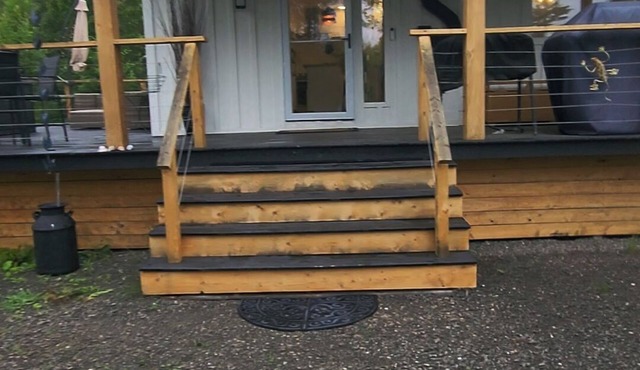 Charming 2-BR with Hot tub, AC, WIFI, firepit and only 5 min walk from beach
