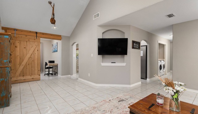 Charming 3-bedroom house with Tesla charger WiFi and AC in Olmito Tx