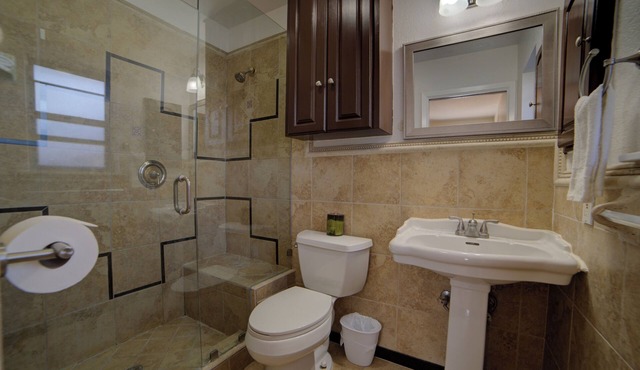 Charming 3-bedroom home in San Antonio with AC, Fast WiFi, Pet Friendly.