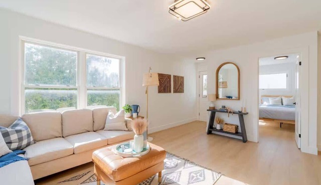 Charming 3BR Beach House with BBQ in Grand Bend