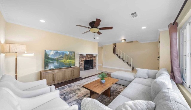 Charming 4B3B｜Garage｜Spacious Yard｜Flex-Lease｜Fully Furnished #42495