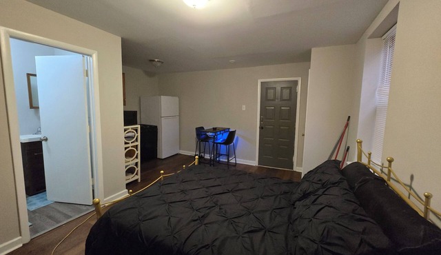 Charming apartment in beautiful Camden near Philadelphia