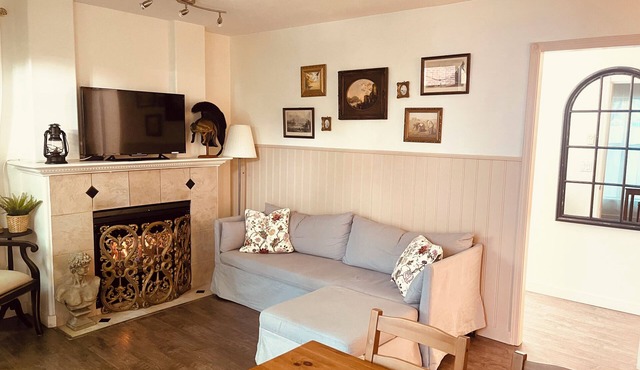Charming Apartment near the Sea Wall