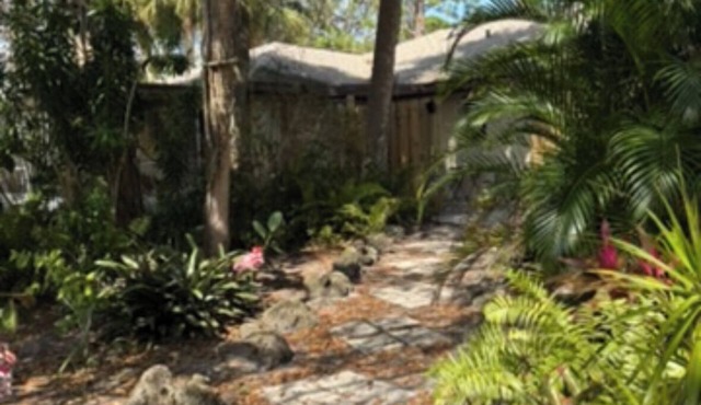 Charming bed & breakfast in nice Fort Myers Shores