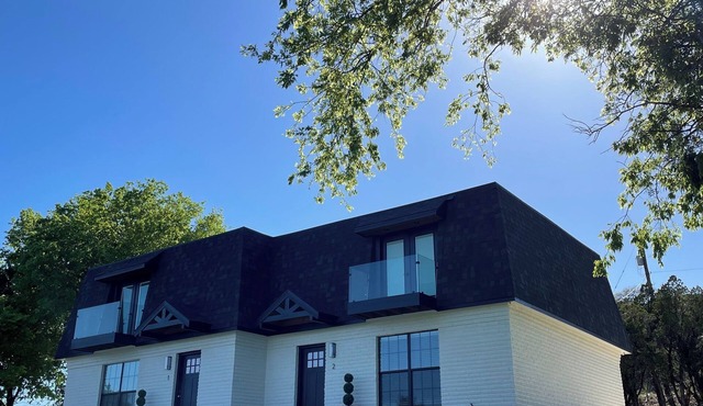 Charming Glass Balcony Townhome near Six Flags and City of Boerne