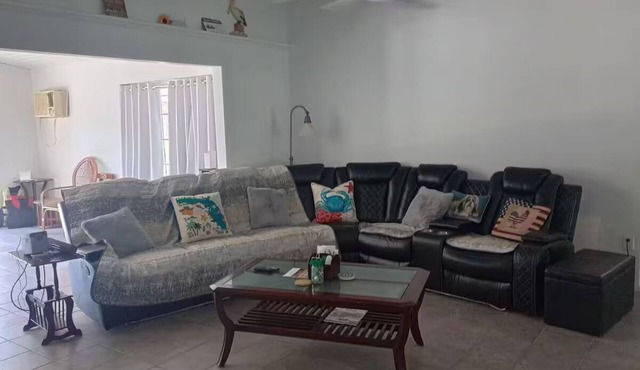 Charming house with boat dock in serene Inglis, riverfront deep water gulf acces