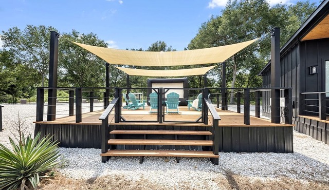 Charming Modern Farmhouse Tiny Home Retreat with Goats, Fishing Pond & Pool near Houston, Hempstead Texas